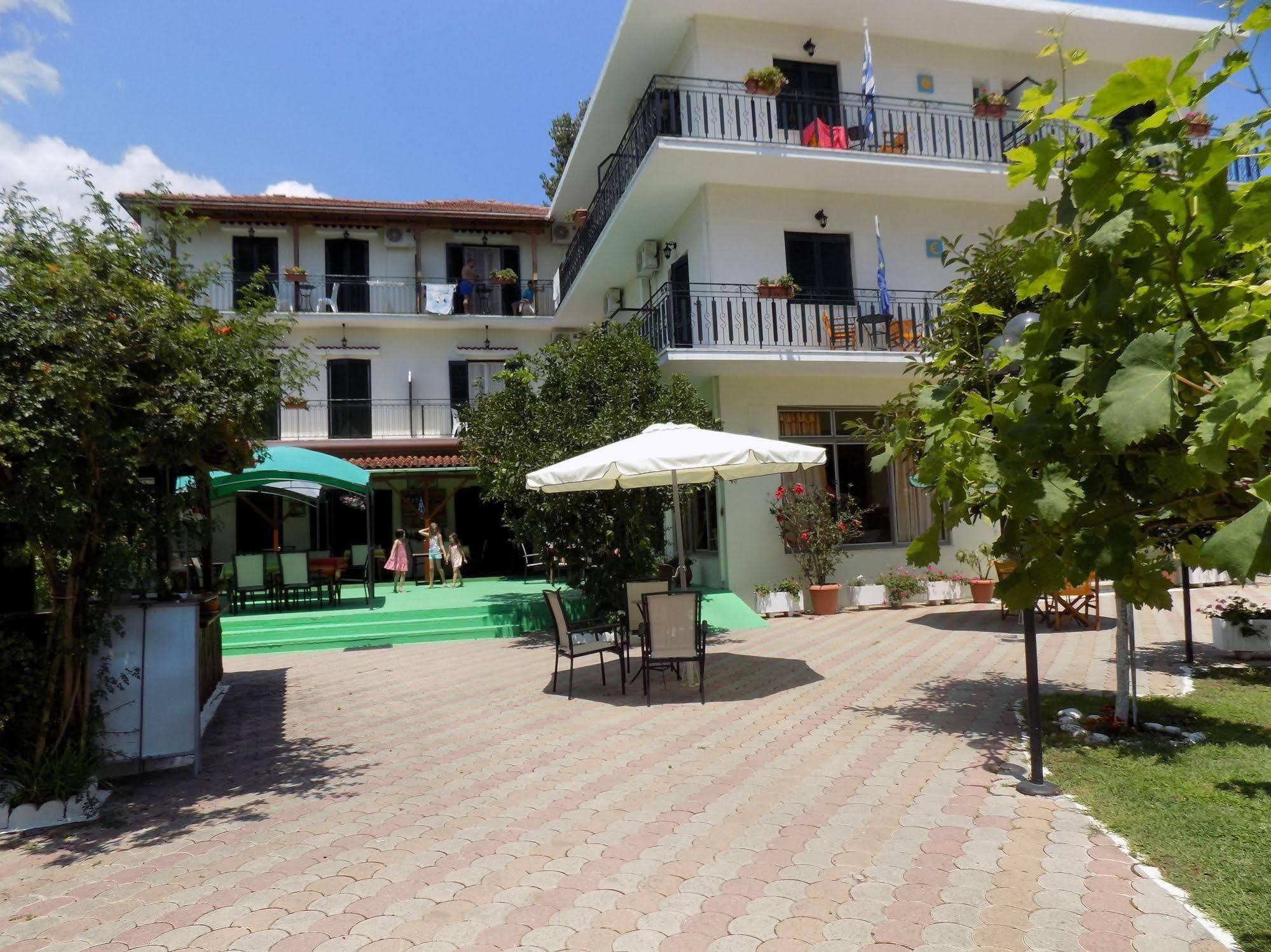 Des Roses Hotel Platanias  Eksteriør bilde